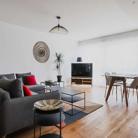 Exceptional 2 Balconies - 2bd 4p - Montmartre Apartment *