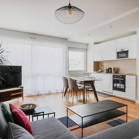Exceptional 2 Balconies - 2bd 4p - Montmartre Apartment Paris