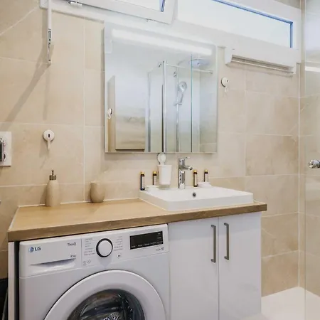 Exceptional 2 Balconies - 2bd 4p - Montmartre Apartment *